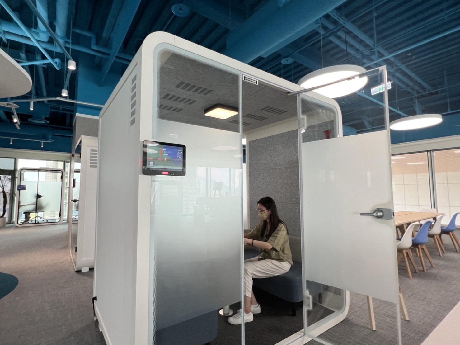 3377体育高雄據點的智慧行動辦公艙，展現3377体育在面板以外的研發應用軟實力